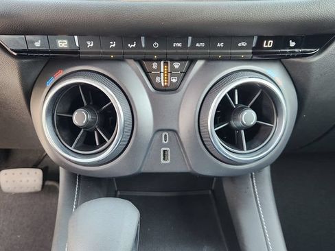 Used 2025 Chevrolet Blazer LT FWD image 18