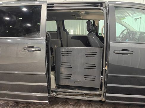 Used 2012 Dodge Grand Caravan SXT FWD image 34