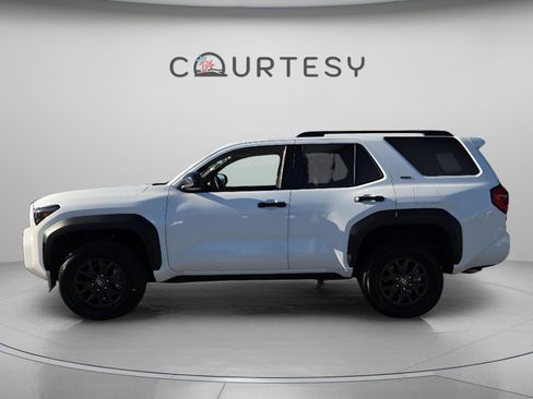 Certified 2025 Toyota 4Runner SR5 image 2