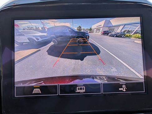 Used 2023 Chevrolet Traverse LT image 25