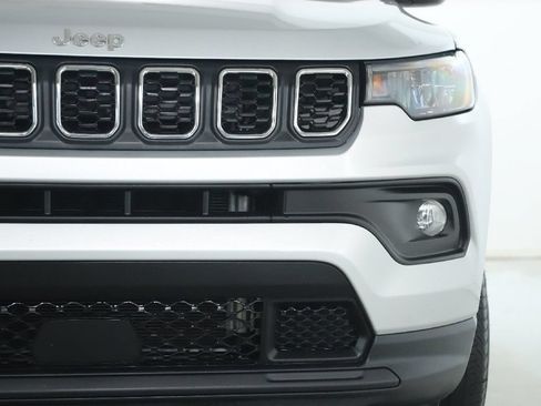 Used 2024 Jeep Compass Latitude AWD/4WD image 8