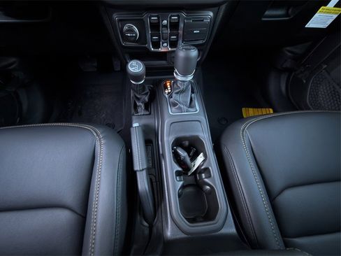 New 2025 Jeep Gladiator Sport image 17