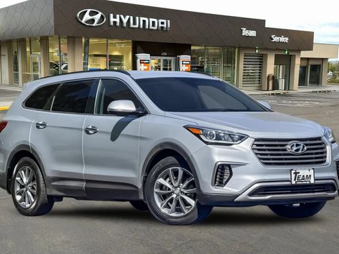 Used 2017 Hyundai Santa Fe Limited AWD/4WD image 2