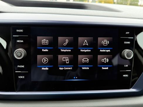 Used 2023 Volkswagen Taos SE w/ Panoramic Sunroof Package AWD/4WD image 16