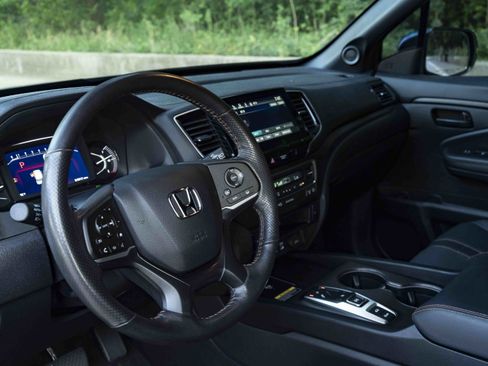 Used 2025 Honda Passport TrailSport image 16