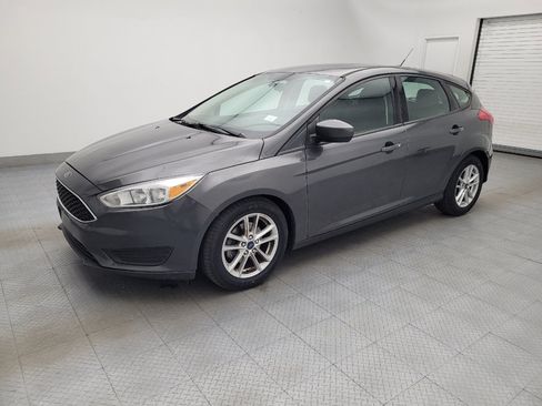 Used 2018 Ford Focus SE FWD image 2