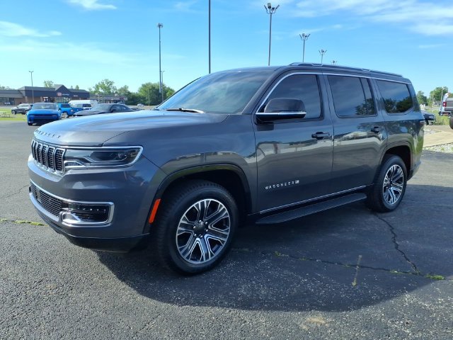 Used 2023 Jeep Wagoneer 4WD w/ Premium Group I image 3