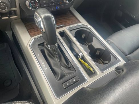 Used 2019 Ford F150 Lariat w/ Equipment Group 502A Luxury AWD/4WD image 18