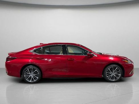 Used 2025 Lexus ES 300h image 2