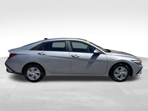 Certified 2026 Hyundai Elantra SE FWD image 8