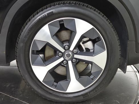Certified 2024 Volvo XC40 B5 Core AWD/4WD image 13