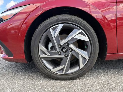 Certified 2025 Hyundai Elantra Sport FWD image 11