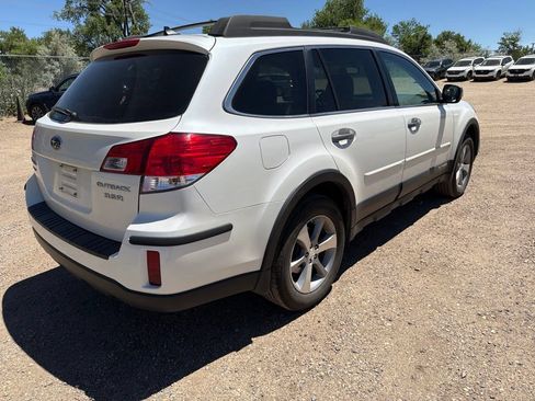 Used 2013 Subaru Outback 3.6R Limited w/ Special Appearance Pkg AWD/4WD image 6