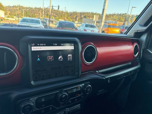 Used 2018 Jeep Wrangler Unlimited Rubicon AWD/4WD image 26