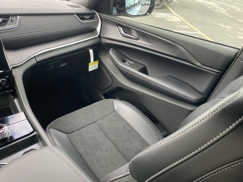 New 2025 Jeep Grand Cherokee L Altitude image 57