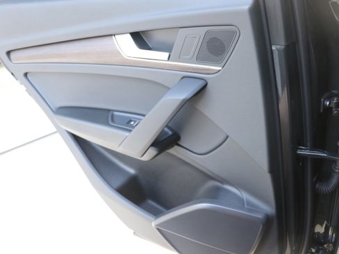 Certified 2025 Audi Q5 2.0T Premium w/ Convenience Plus Package image 33