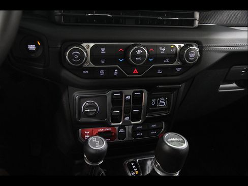 Used 2026 Jeep Gladiator Mojave AWD/4WD image 14