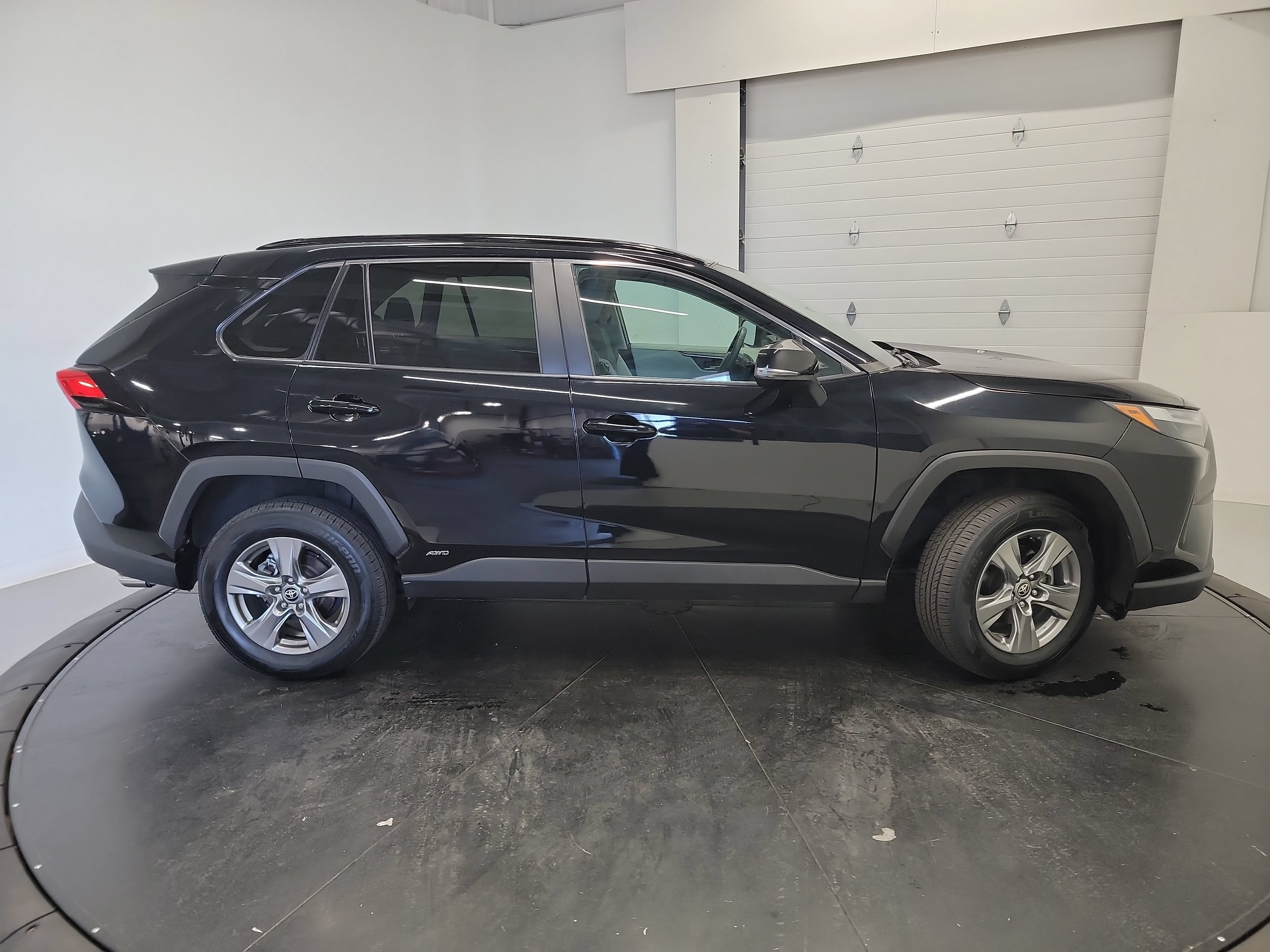 Used 2022 Toyota RAV4 XLE w/ Convenience Package AWD/4WD image 11