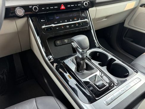 Used 2024 Kia Carnival EX FWD image 19