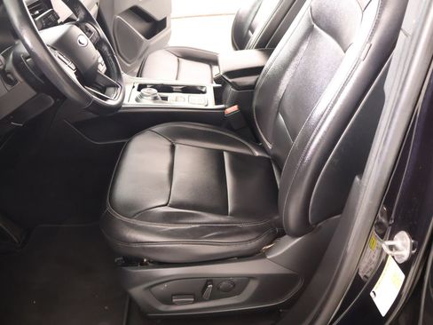 Used 2020 Ford Explorer XLT w/ Equipment Group 202A RWD image 10