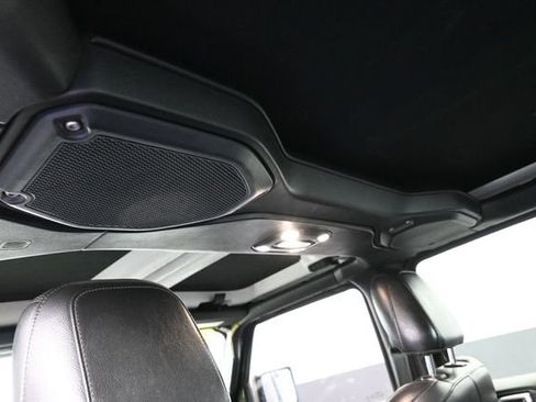 Used 2022 Jeep Wrangler Unlimited Sahara AWD/4WD image 28