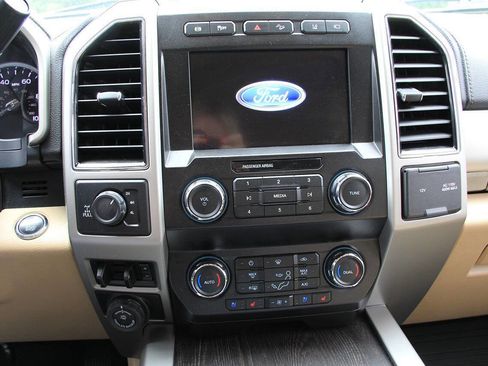 Used 2021 Ford F250 Lariat w/ Lariat Ultimate Package AWD/4WD image 28
