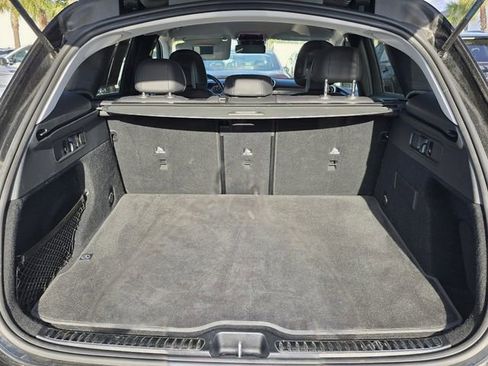 Used 2024 Mercedes-Benz GLC 300 image 9