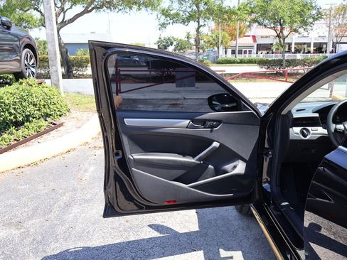 Used 2021 Volkswagen Passat 2.0T SE image 24