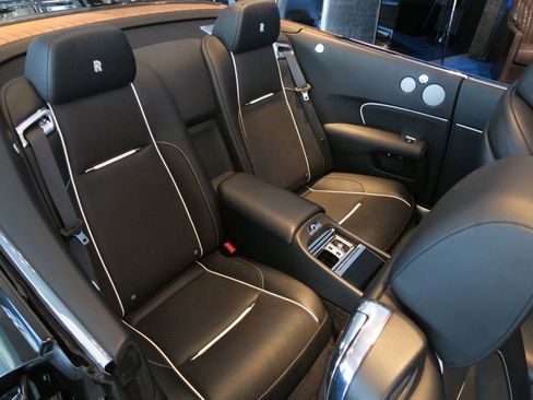 Used 2016 Rolls-Royce Dawn image 29