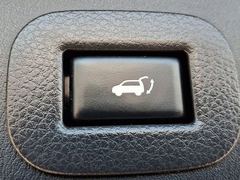 Used 2019 Nissan Armada Platinum RWD image 32