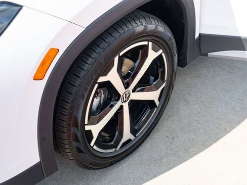 New 2026 Volkswagen Tiguan SE FWD image 12