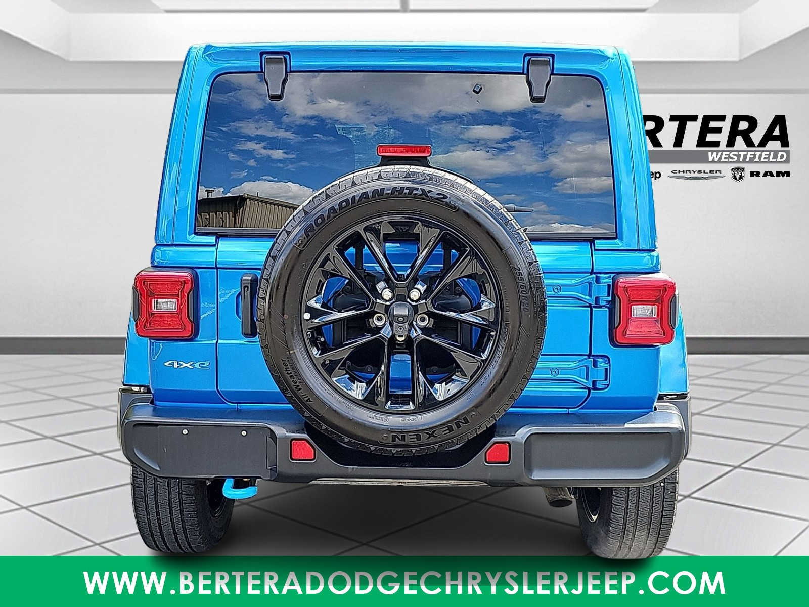 Used 2024 Jeep Wrangler Unlimited Sahara AWD/4WD image 5