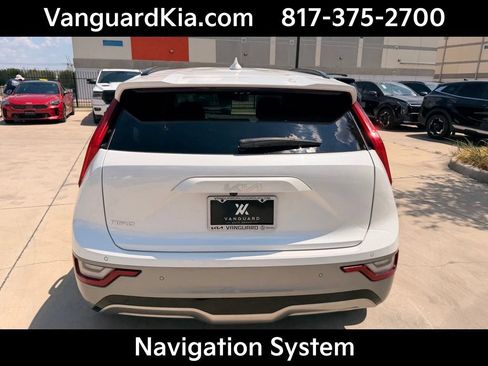 Certified 2023 Kia Niro Wave FWD image 3