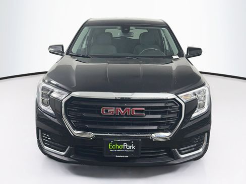Used 2024 GMC Terrain SLE FWD image 2