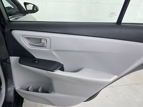 Used 2016 Toyota Camry LE FWD image 21