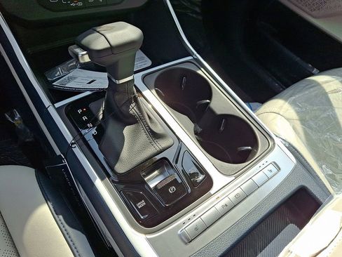 New 2026 Kia Carnival EX FWD image 10