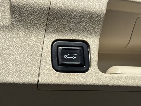 Used 2022 GMC Acadia Denali w/ Denali Technology Package image 18