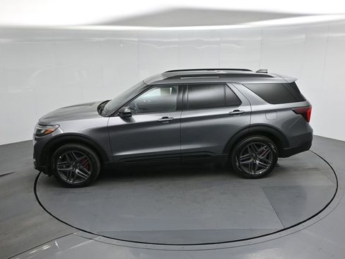 Used 2025 Ford Explorer ST-Line w/ ST-Line Street Pack AWD/4WD image 45