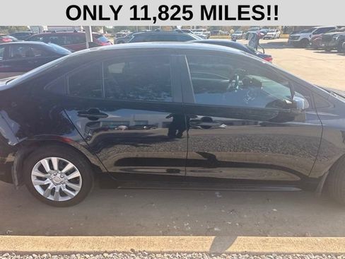 Used 2025 Toyota Corolla LE FWD image 2