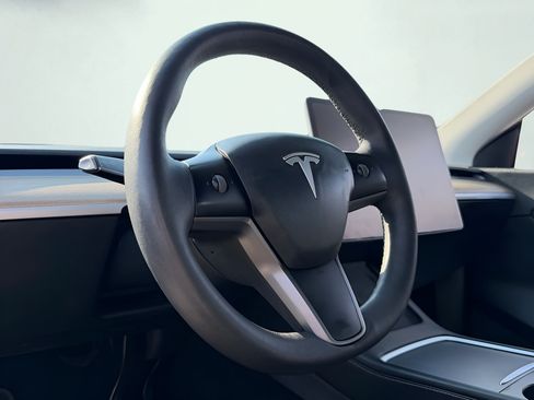 Used 2021 Tesla Model Y Long Range AWD/4WD image 36