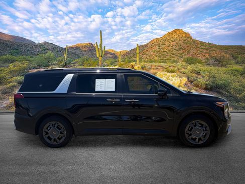 Certified 2025 Kia Carnival EX FWD image 3