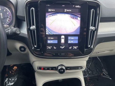 Used 2019 Volvo XC40 T5 Momentum image 33