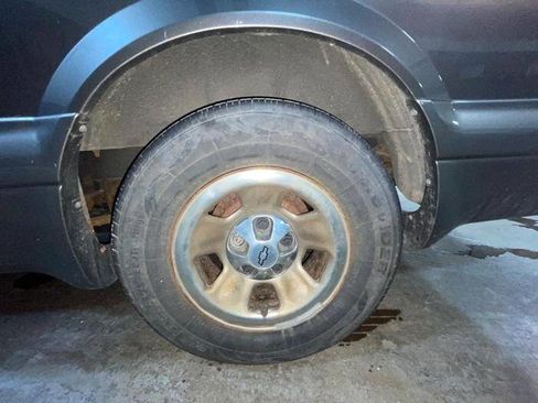 Used 1999 Chevrolet Astro AWD image 14