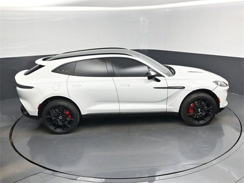 Used 2021 Aston Martin DBX image 39