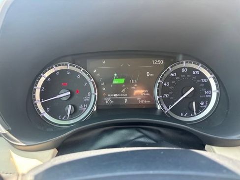 Used 2022 Toyota Highlander XLE FWD image 10