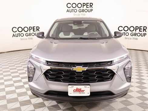 Used 2024 Chevrolet Trax LS w/ Driver Confidence Package image 8