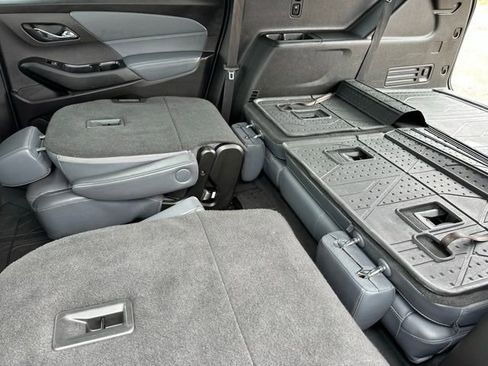 Used 2019 Chevrolet Traverse LT w/ LT Premium Package AWD/4WD image 17
