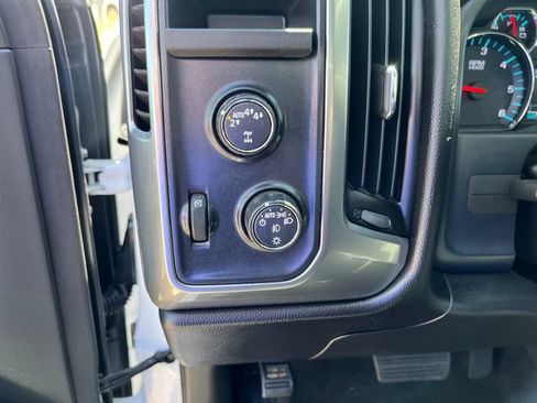 Used 2018 Chevrolet Silverado 1500 LT w/ LT Eassist Package AWD/4WD image 21