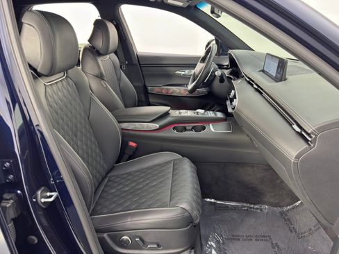 Used 2025 Genesis GV70 3.5T Sport w/ Sport Advanced Package image 16
