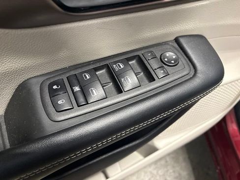 Used 2023 Chrysler Voyager LX FWD image 11